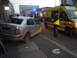 29-latek dachował skodą w centrum Opola