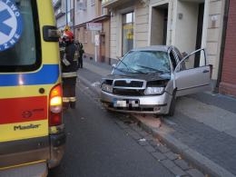 29-latek dachował skodą w centrum Opola