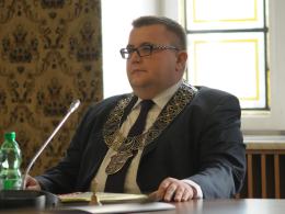 Szymon Ogłaza - nowy przewodniczący rady miasta.