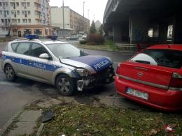 Policyjny radiowóz zderzył się z oplem vectrą