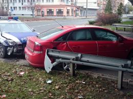 Policyjny radiowóz zderzył się z oplem vectrą