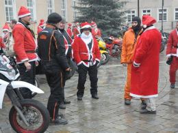 Motomikołaje w Opolu. Częstowali cukierkami z kasków