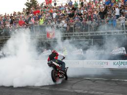 Stunter13 podbija świat motocyklowymi ewolucjami