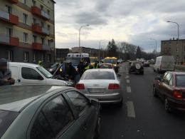 Cztery auta zderzyły się na ul. Nysy Łużyckiej