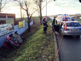 Nissan micra dachował na ul. Niemodlińskiej