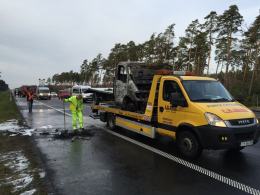 Samochód dostawczy spłonął na autostradzie