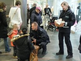 Policjanci i uczniowie zbierali pieniądze dla hospicjum