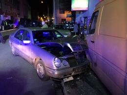 20-latek wyprzedzał na skrzyżowaniu i przejściu dla pieszych