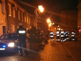 33-latek rzucał meblami i groził, że skoczy z balkonu