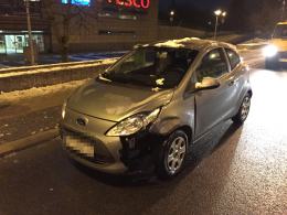 Policjant chciał zatrzymać samochód, doprowadził do kolizji