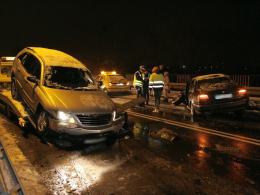Poślizg i zderzenie na wiadukcie na ul. Obrońców Stalingradu