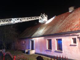 Wichura nad Opolszczyzną. Powalone drzewa, zerwane dachy i brak prądu.
