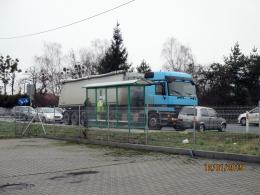 Ciężarówka zderzyła się z fiatem cinquecento