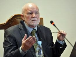 Jarmuziewicza ma zastąpić senator Piotr Wach.