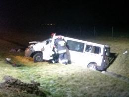 Bus dachował na autostradzie A4