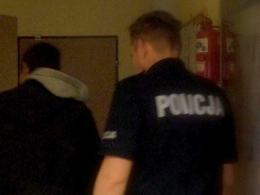 Wspólnie malowali grafitti, potem kobieta zadzwoniła na policję