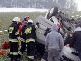 Volkswagen dachował pod Jarnołtówkiem