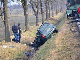 Opel zderzył się z autobusem. Kierowca samochodu nie żyje.