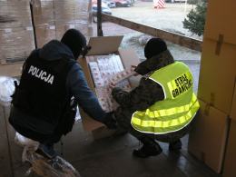 Kierowca ciężarówki wiózł 600 tysięcy nielegalnych papierosów