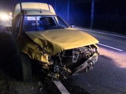 Wypadek podczas wyprzedzania, jedna osoba w szpitalu
