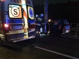 Wypadek podczas wyprzedzania, jedna osoba w szpitalu