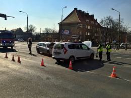 Wypadek na skrzyżowaniu, dzieci trafiły do szpitala