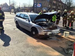 Wypadek na skrzyżowaniu, dzieci trafiły do szpitala