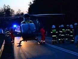 Trzy auta zderzyły się pod Nysą. Pasażer volkswagena zginął na miejscu.
