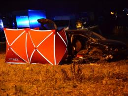 Trzy auta zderzyły się pod Nysą. Pasażer volkswagena zginął na miejscu.