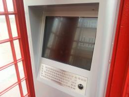 Czerwona budka jako infokiosk wróciła przed ratusz
