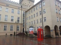 Czerwona budka jako infokiosk wróciła przed ratusz