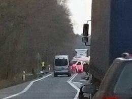 Motocykl zderzył się z volkswagenem na ul. Strzeleckiej