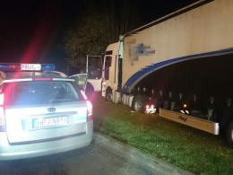 Kierowca ciężarówki wypadł z drogi na autostradzie A4!