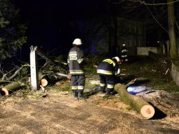 Wichura zrywa dachy i powala drzewa na Opolszczyźnie
