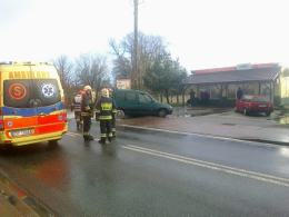 Wypadek na ul. Oświęcimskiej. Ciężarówka najechała na citroena.