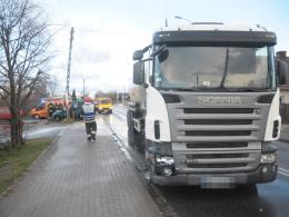 Wypadek na ul. Oświęcimskiej. Ciężarówka najechała na citroena.