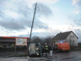 Wypadek na ul. Oświęcimskiej. Ciężarówka najechała na citroena.