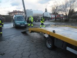Wypadek na ul. Oświęcimskiej. Ciężarówka najechała na citroena.