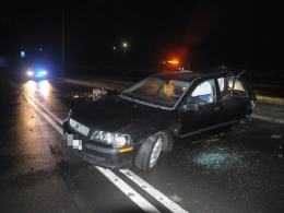 Kierowca volvo przewrócił latarnię, po czym uciekł pieszo
