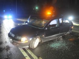 Kierowca volvo przewrócił latarnię, po czym uciekł pieszo