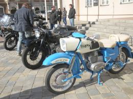 Wielkanocne "jajeczko" motocyklistów na opolskim rynku