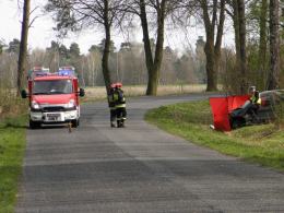 Citroen uderzył w drzewo, kierowca zginął na miejscu