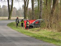 Citroen uderzył w drzewo, kierowca zginął na miejscu