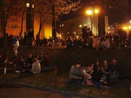 Studenci rozpoczęli sezon grillowy imprezą na kampusie