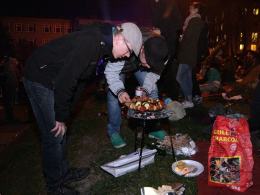 Studenci rozpoczęli sezon grillowy imprezą na kampusie