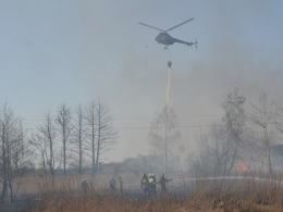 Ogromny pożar traw w Niemodlinie. W akcji samolot i helikopter.