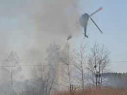 Ogromny pożar traw w Niemodlinie. W akcji samolot i helikopter.