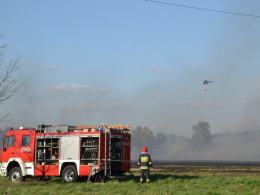 Ogromny pożar traw w Niemodlinie. W akcji samolot i helikopter.