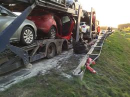 Na A4 zapaliła się laweta z nowymi samochodami