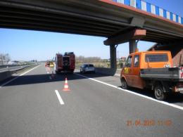 Ciężarówka najechała na przyczepę obsługi autostrady